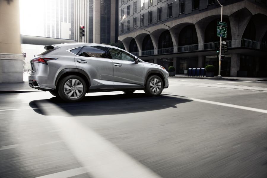  Lexus NX300h 2017 года  (WW) (фото 15 из 19)